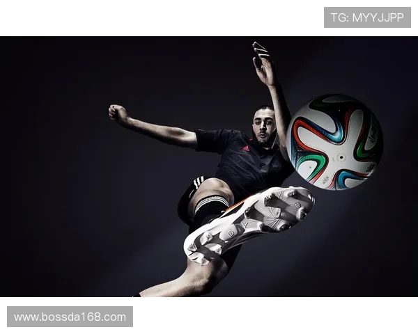 个性化足球明星墙纸定制图打造你的专属球迷空间 个性化足球明星墙纸定制图打造你的专属球迷空间