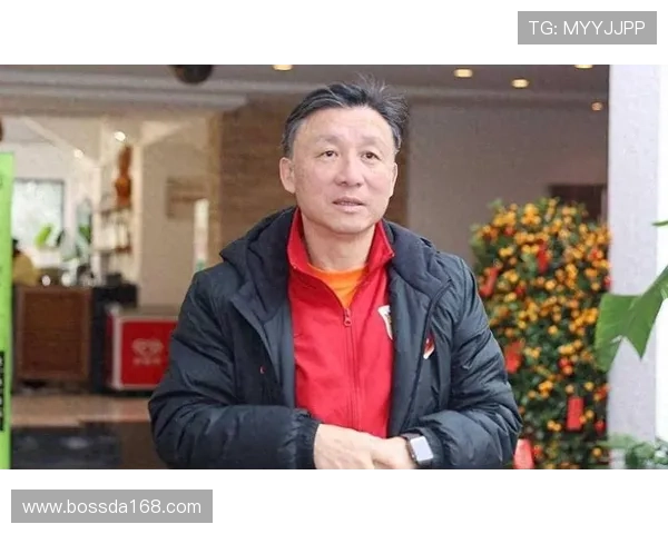 中国足球明星榜单揭晓三十位杰出球员的精彩人生与成就分析