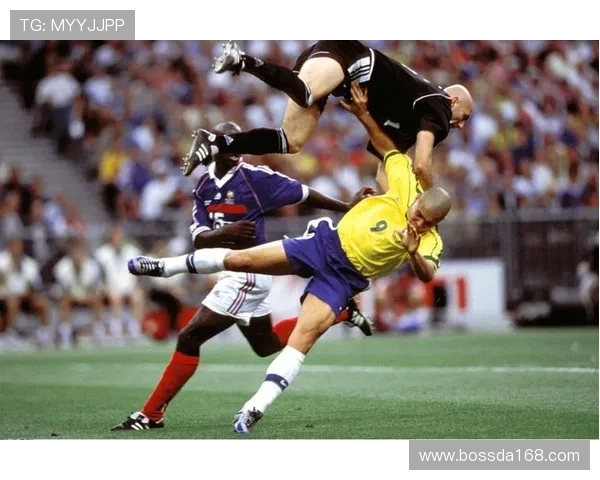 九八足球明星赛回顾罗纳尔多的传奇表现与赛场风采