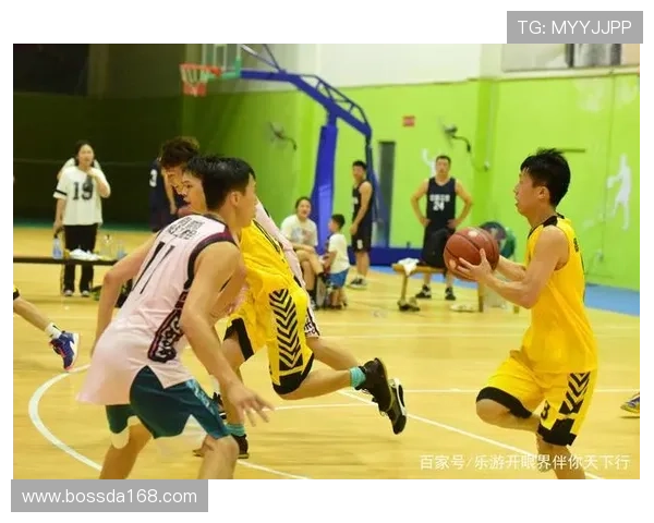 成都篮球队配合变革引发热议球迷期待新战术带来的精彩表现